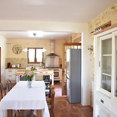 Charmante Maison Perigourdine Avec Piscine Et Parking A - Fr-1-824-20